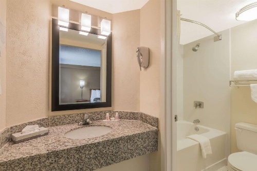 Baymont by Wyndham San Antonio Near South Texas Medical Ctr image 7